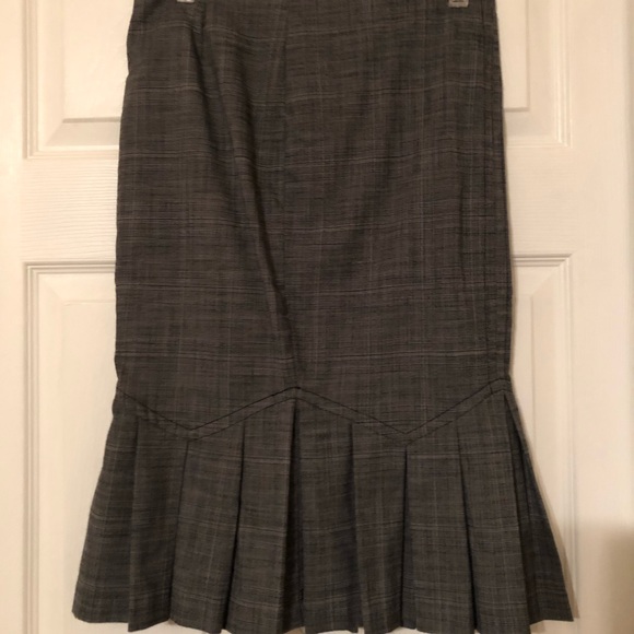 SEXY GREY SKIRT - Picture 2 of 3